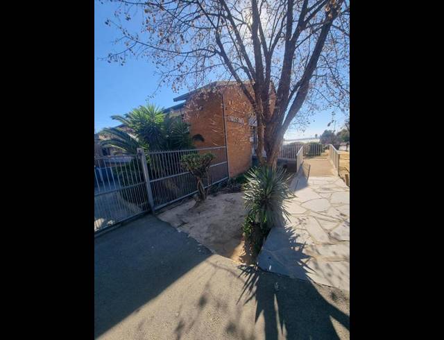 2 BEDROOM APARTMENT FOR SALE IN KEW